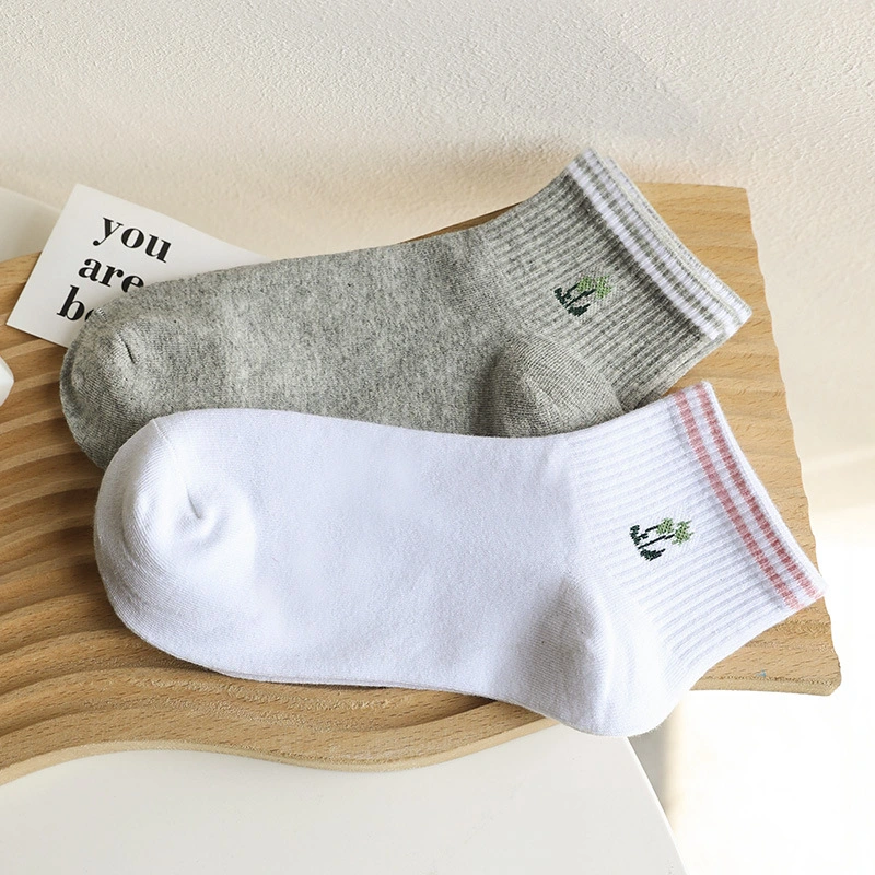 Wholesale Women Adult Cotton Sports Short Fashion Ankle Socks Four Seasons