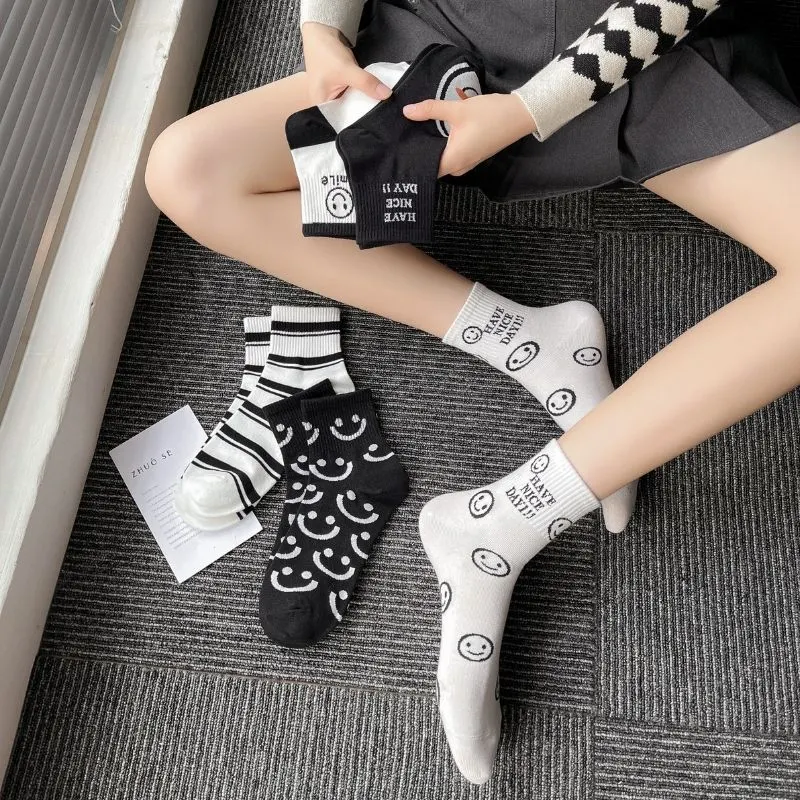 Cotton Horizontal Smiley Face Letter Versatile Sweat-Absorbing Women′ S Short Socks