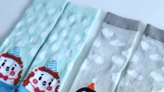 Chaussettes de confort normal de gros de coton de haute qualité d'enfants de bébé d'enfants