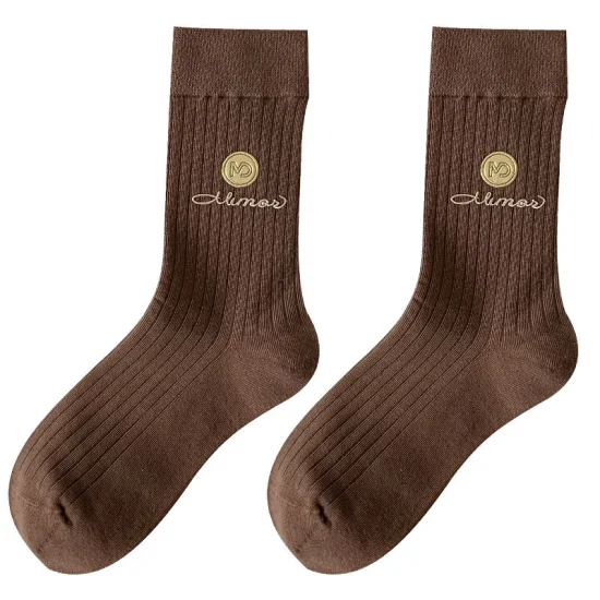 Chaussettes Ins Women's mi-haut du mollet et du genou Piles de bas Les célébrités Internet japonaises et coréennes portent des tendances de la mode Chaussettes en coton printemps et automne